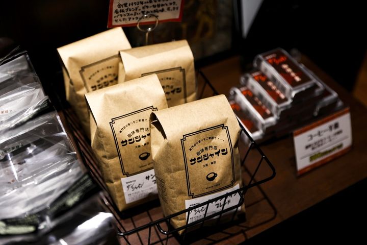 「サンシャインブレンド（コーヒー豆）」200ｇ1566円、「コーヒー羊羹」1個411円