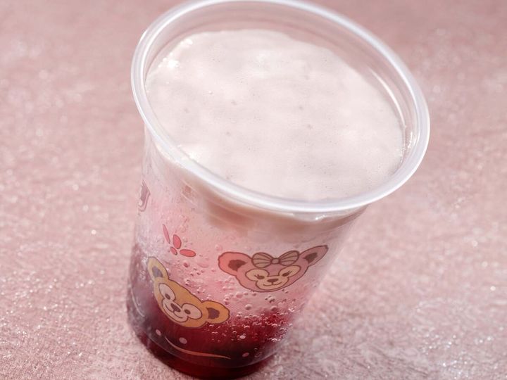 東京ディズニーシー“ダッフィー＆フレンズの「ウィッシング・ウィングス」”スパークリングドリンク（クランベリー）