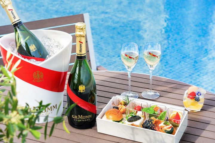 「マム グラン コルドン」のフルボトルとビール、ワインなど24種類のフリーフローがセットになったお得なプランを提供中。