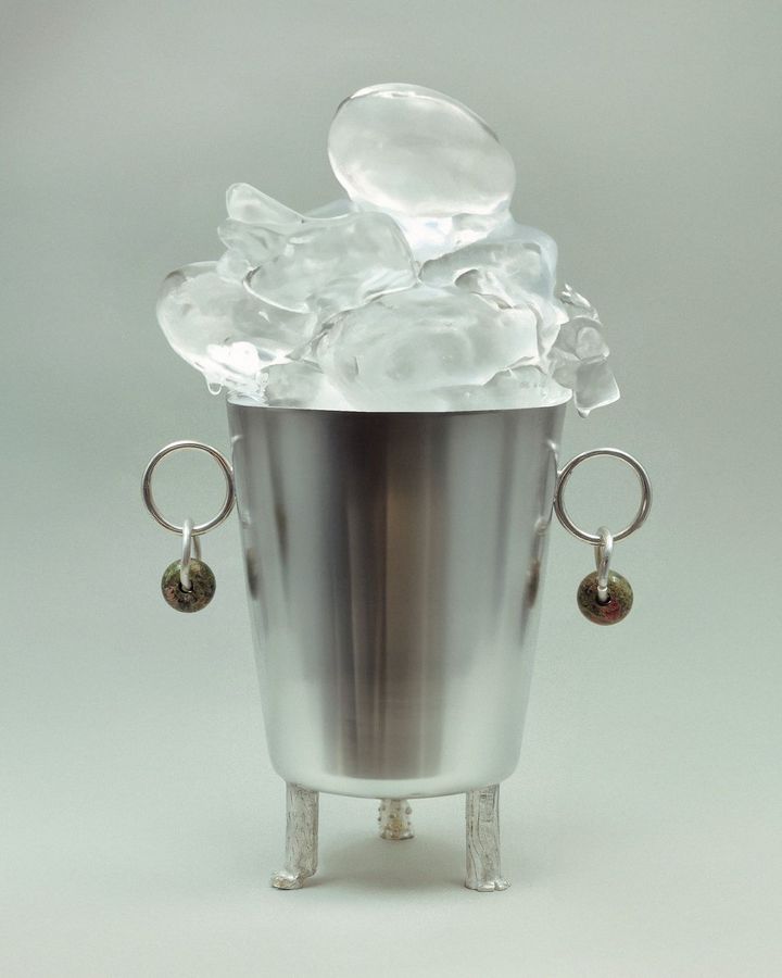 アイスクーラー €1,391／NATALIA CRIADO