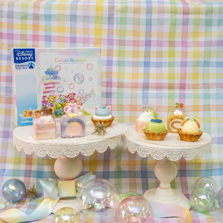 東京ディズニーシー“ダッフィー＆フレンズ20周年：カラフルハピネス”アソーテッド・ミニケーキ