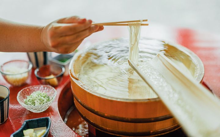花のおもてなし 長生館の流しそうめん