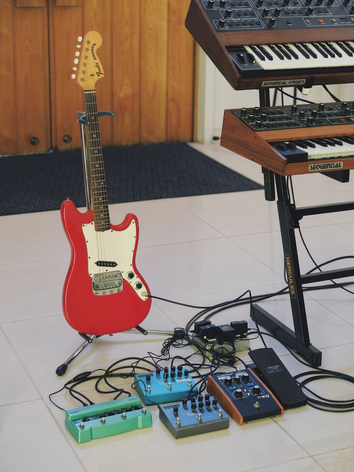 〈Fender〉が学生向けに製作したエレキギター「BRONCO」