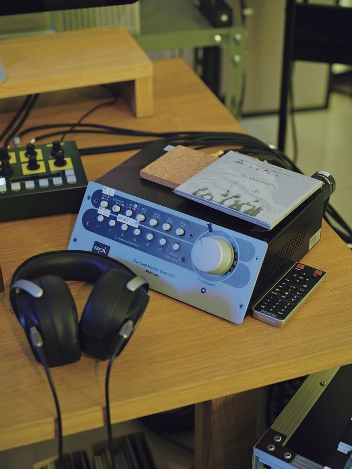 ドイツのメーカー「Model 2489」のシンセサイザー