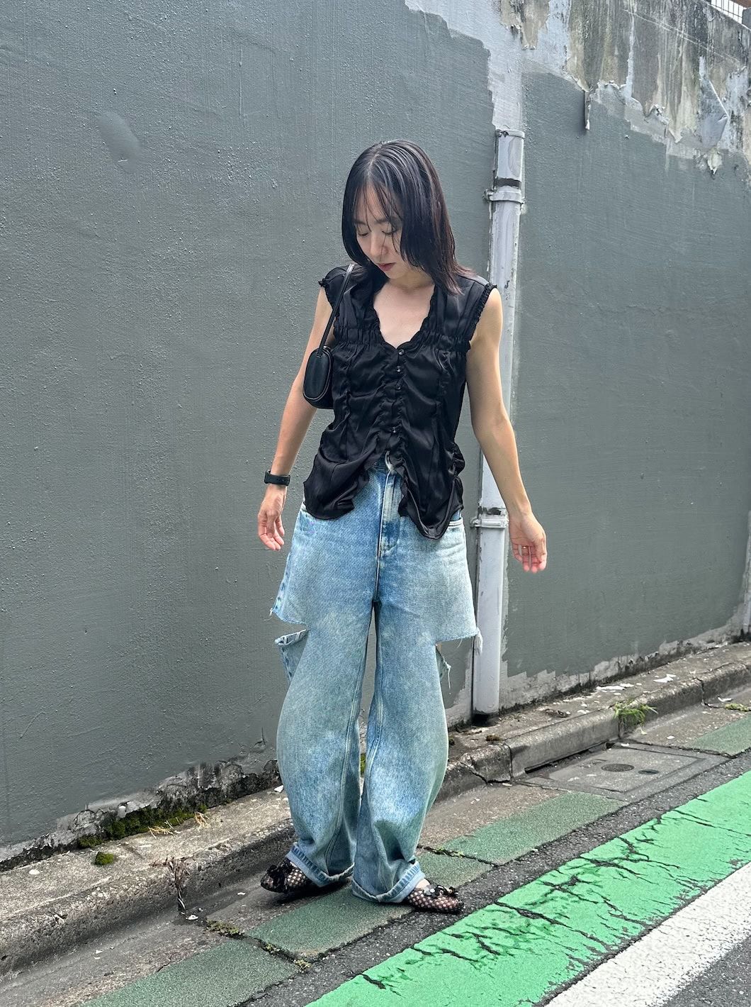 デニム&サンダルおまとめ 40代スナップ】ジュエリーのようなパーツでカスタムできる♡韓国