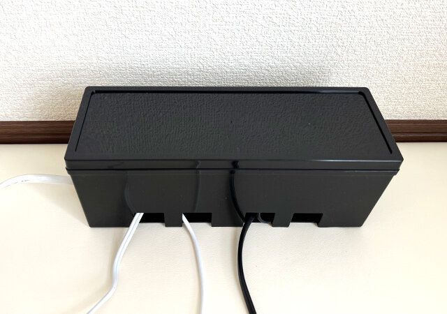 ダイソー コードタップ収納ケース（ブラック） 使用例 フタ