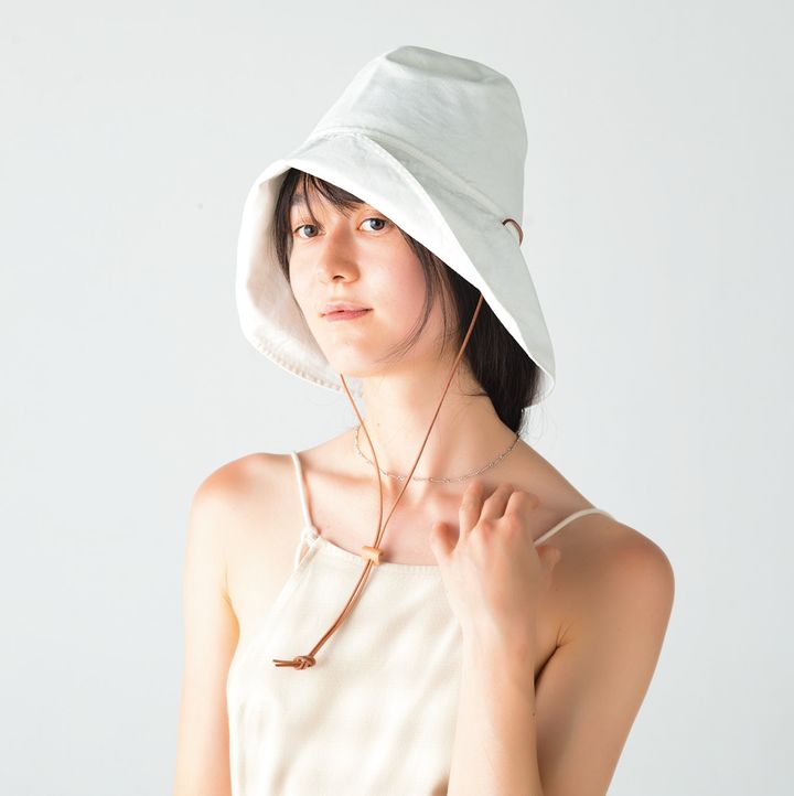 縦長のフォルムにさりげなく個性が光る。