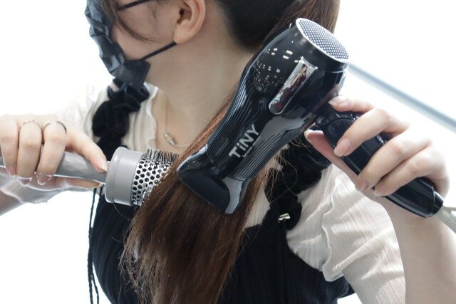 ダイソー ロールヘアブラシ （24.3cm×6cm） 使用例