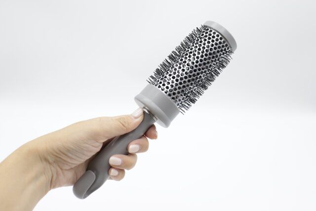 ダイソー ロールヘアブラシ （24.3cm×6cm） サイズ感