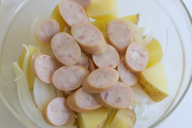 ウインナーをのせる。