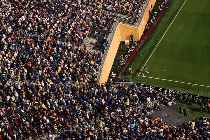 閉幕したサッカークラブW杯、世界的カメラマンチームに選んでもらった「準決勝のベストショット」5選
