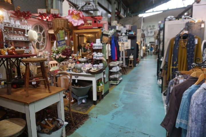 店主の違ういろいろなショップが雑多にあって、片っ端からのぞいてみたくなる「ダーティジェーン」