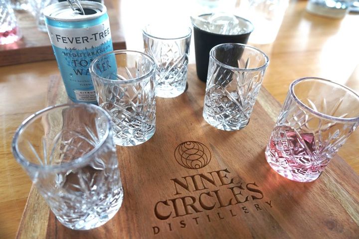 スピリッツ好きを魅了する蒸留所。シグネチャージンはシンプルに、ピンクジンは華やかなカクテルに、といろいろ想像力を掻き立てる