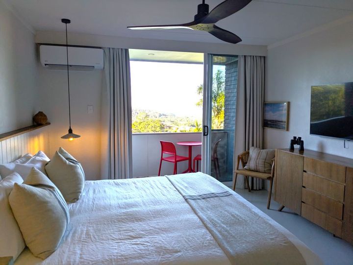 モーテルはたいていとてもシンプル。遠く海まで見渡せる「ヒルクレスト・ メリンブラ（https://www.hillcrestmerimbula.com/）」は夕方にカクテルサービスがあるなどなかなかサービスがいい