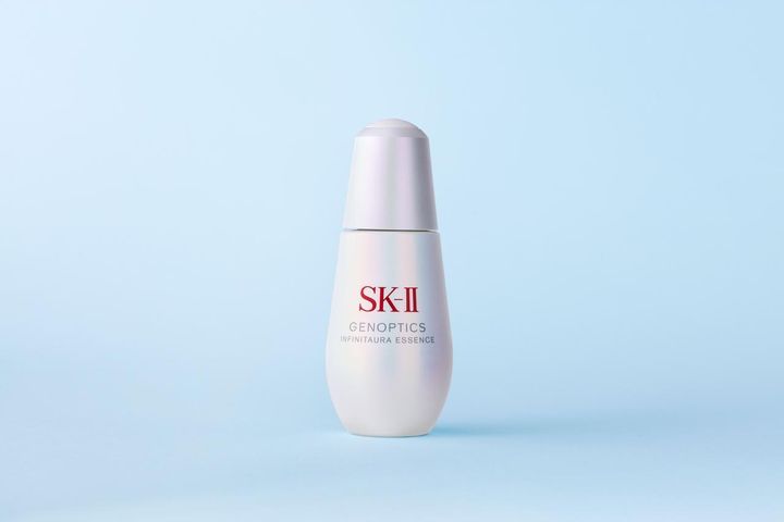 画像: 【SK-Ⅱ】「ジェノプティクス インフィニットオーラ エッセンス」30ml ¥22,000（税込・編集部調べ）