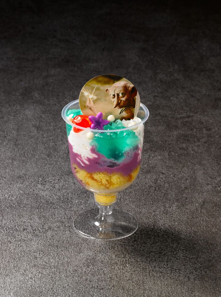 フードホール「ペチュニアおばさんのトライフル」