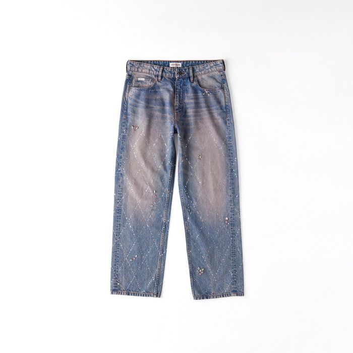 アジア本土初の旗艦店〈GUESS JEANS Tokyo〉が表参道にオープン！豪華14ブランドを迎えた期間限定ポップアップが開催中