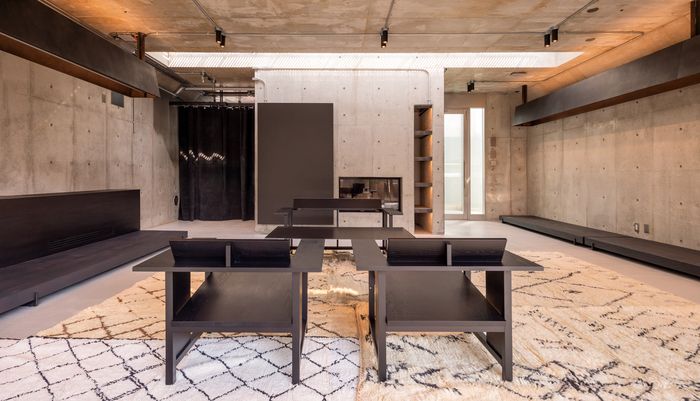 アジア本土初の旗艦店〈GUESS JEANS Tokyo〉が表参道にオープン！豪華14ブランドを迎えた期間限定ポップアップが開催中