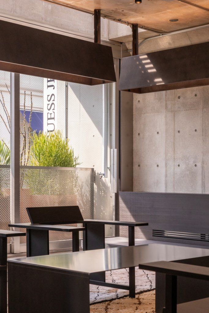 アジア本土初の旗艦店〈GUESS JEANS Tokyo〉が表参道にオープン！豪華14ブランドを迎えた期間限定ポップアップが開催中