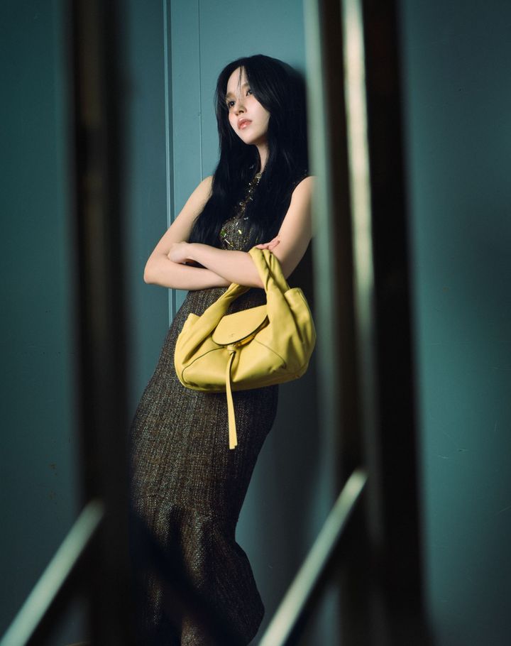 「フェンディ スパイ」バッグ スモール（ソルベイエロー） 本体H18cm ¥499,400