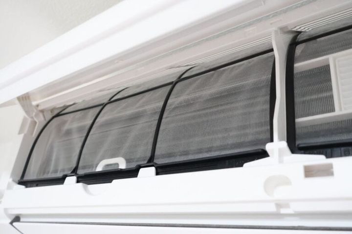 なんだかエアコンの効きが悪い……？と思ったらまずはフィルター掃除