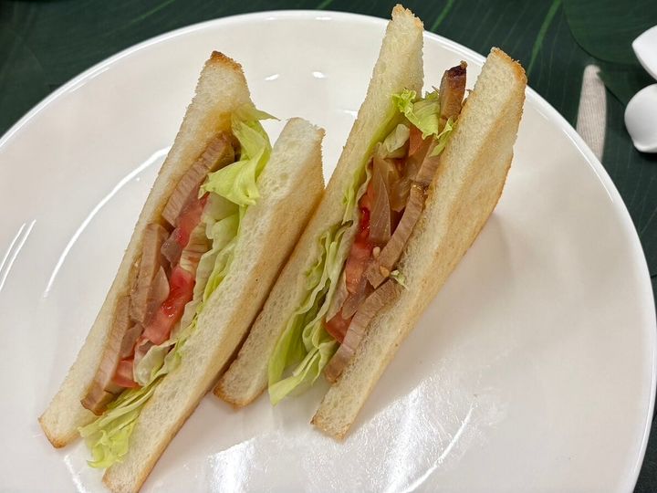 ファミリーマート クア・アイナ監修 テリチキンサンド