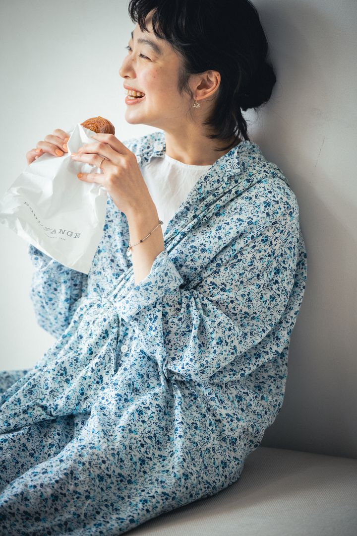 暑い夏は軽やかなオールインワンが着たい！大人も挑戦できる小花柄はこんな【FUDGE FRIEND おしゃれさんの毎日コーディネート vol.556｜田中真里奈】