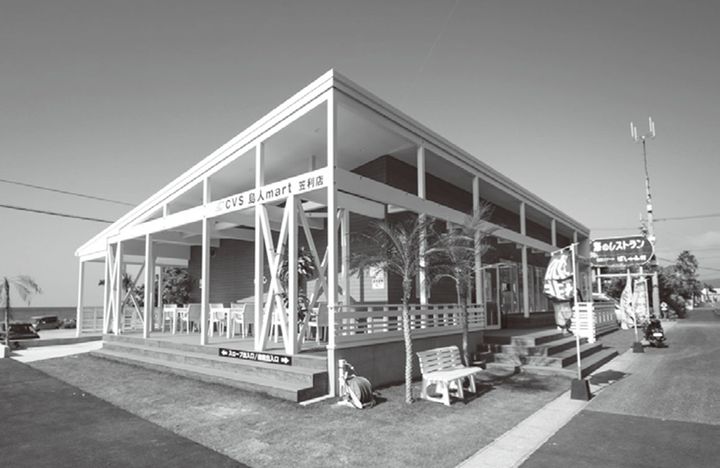 島人（しまんちゅ）マートは、奄美大島のオアシス的存在。ランチョンおにぎりが美味。