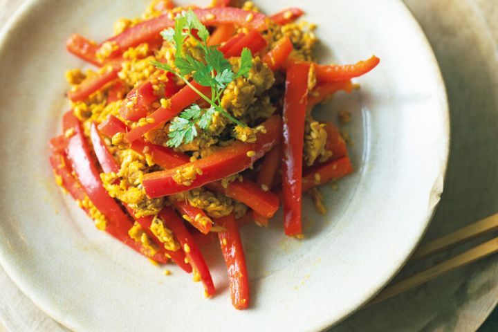 美肌におすすめのレシピ 「赤パプリカのツナ炒め」