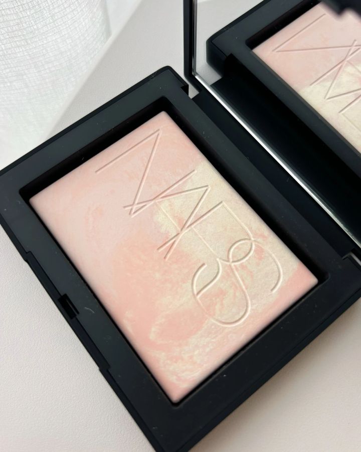 NARS ライトリフレクティング プリズマティックパウダー 04454