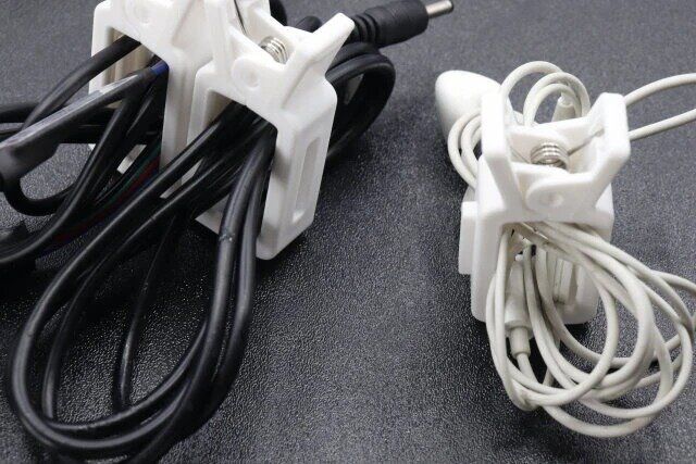 ダイソーの連結できるコードクリップ（スリム、3個）2