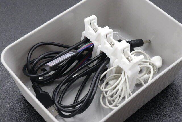 ダイソーの連結できるコードクリップ（スリム、3個）3