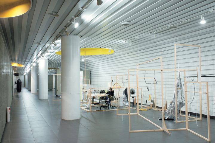 三田村光土里のインスタレーション公開制作。