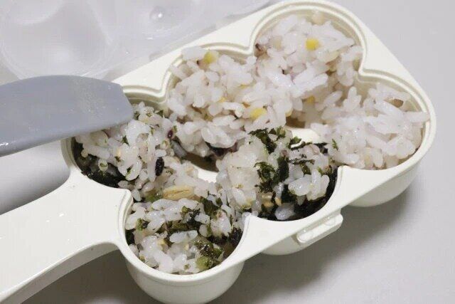 ダイソーのふってポン ふりふりごはんボール（6個用）2