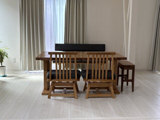 ダイニングテーブル