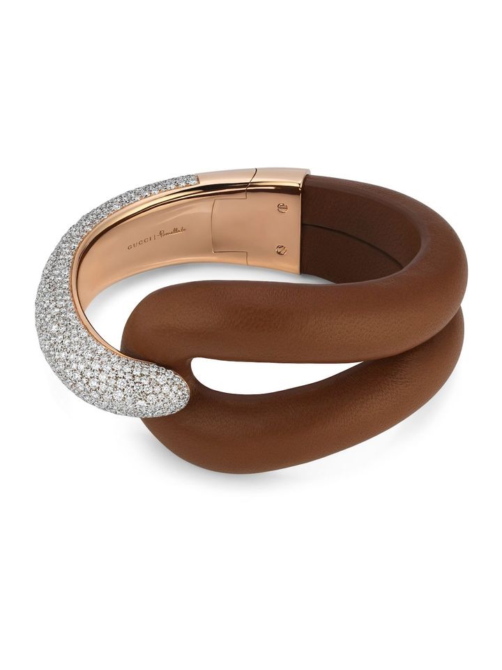 カフブレスレット（PG×ダイヤモンド×レザー）￥16,236,000 ※参考価格