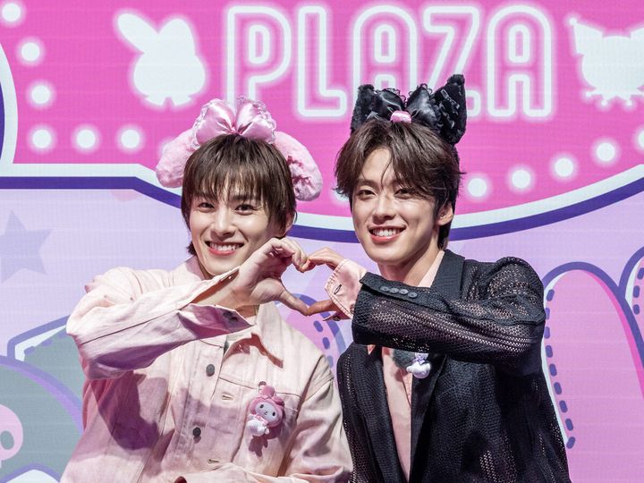 にこにこハートポーズをする川西さんと河野さん