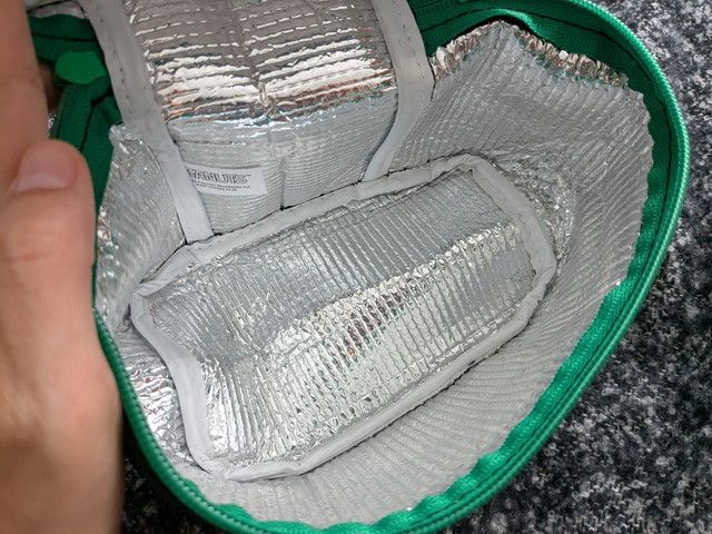 SNOOPYデイリー保冷ポーチ中