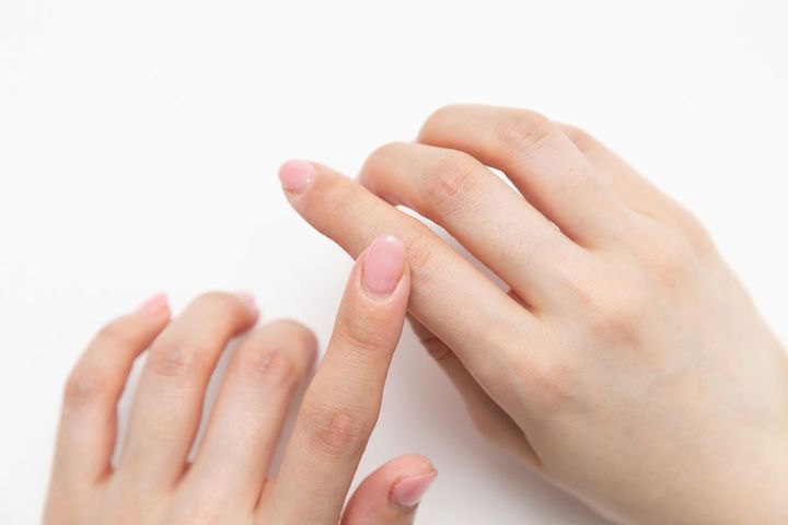 ３：関節にもくるくるとなじませる