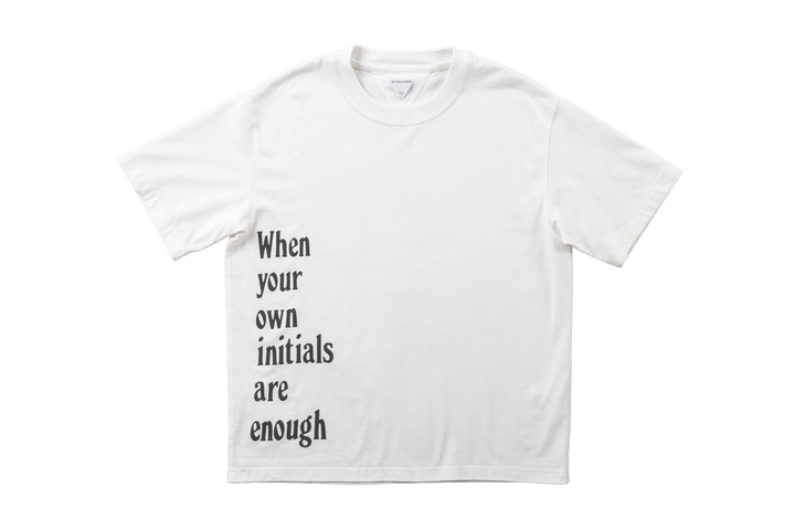 〈ボッテガ・ヴェネタ〉のTシャツ