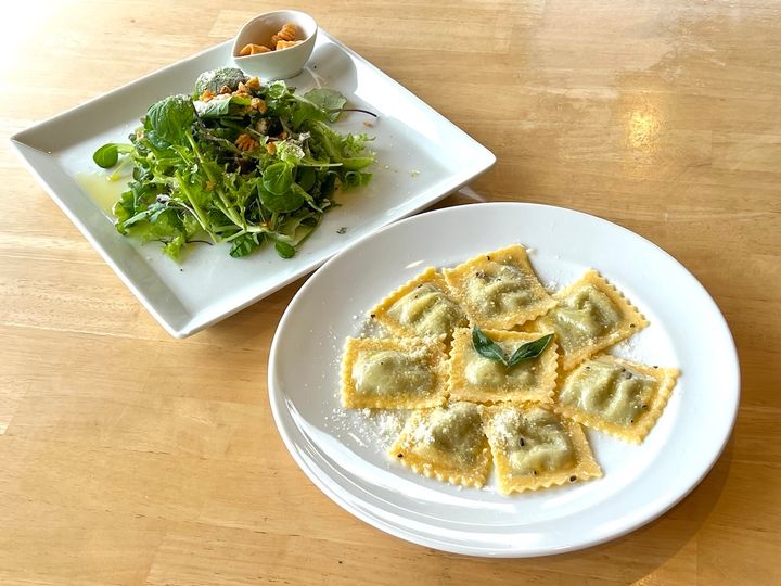 「リッコッタ&ほうれん草のラビオリ、サラダセット」 1750円