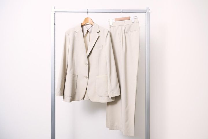 画像: 【ユニクロ】左から：感動ジャケットリラックスフィット¥6,990、感動ワイドパンツ¥3,990 www.uniqlo.com