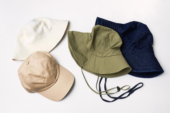 画像: 【ユニクロ】左から：UVカットニットハット¥1,990、UVカットキャップ / ツイル¥1,990、UVカットハットナイロン¥2,990、アジャスタブルUVカットワイドブリムハット¥2,990 www.uniqlo.com