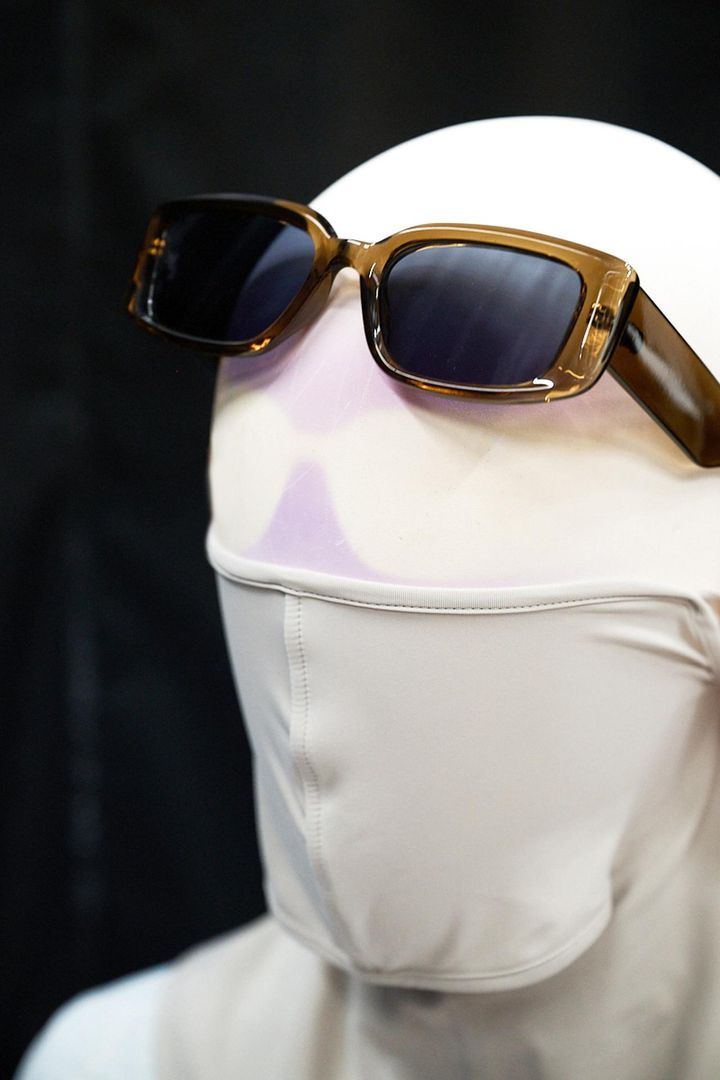 画像: 【ユニクロ】サングラスレクタングル¥1,990 www.uniqlo.com