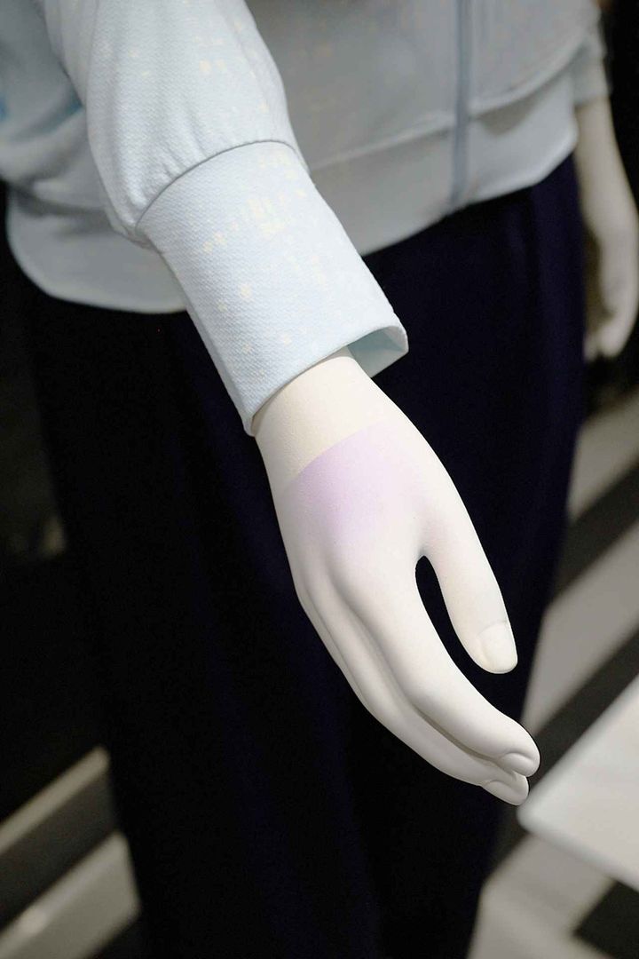 画像: 【ユニクロ】エアリズムUVカットフルジップパーカ¥2,990 www.uniqlo.com