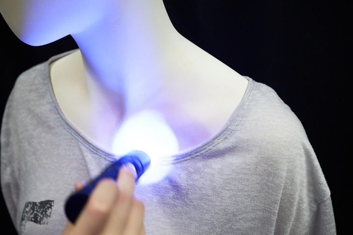 画像1: UVカット機能あり・なしアイテムをトルソーに着装して検証スタート