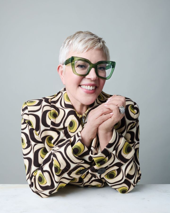 著名な衣装デザイナー兼セットデザイナーとして知られるキャサリン・マーティン。