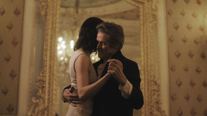 デイジー・リドリー、エリオット・サムナー、ウィレム・デフォー（写真上）など、マーティンの夢のような作品に登場する登場人物たち。