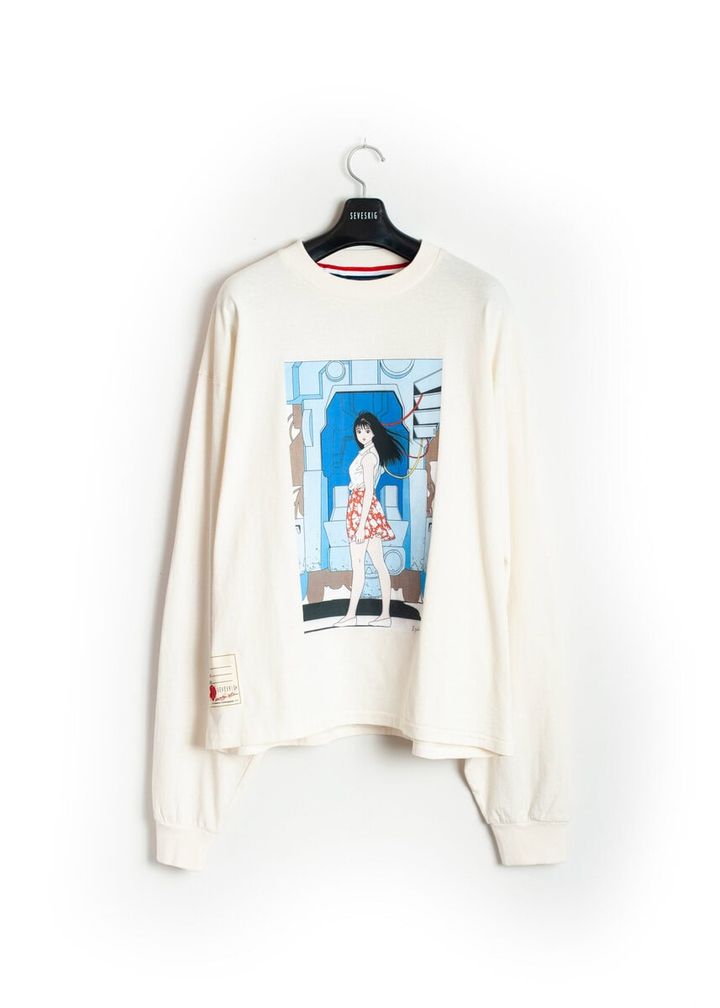 なかでも、江口氏がキャラクターデザインを手がけたアニメーション作品『老人 Z』などから着想を得たグラフィック表現は、本コレクションの象徴的な要素の一つ。サブカルチャー、アート、現代の空気感が絶妙に混ざり合った、他にはないラインナップとなっている。