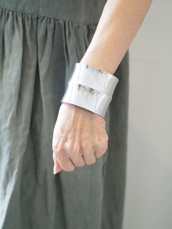 シルバーのバングル